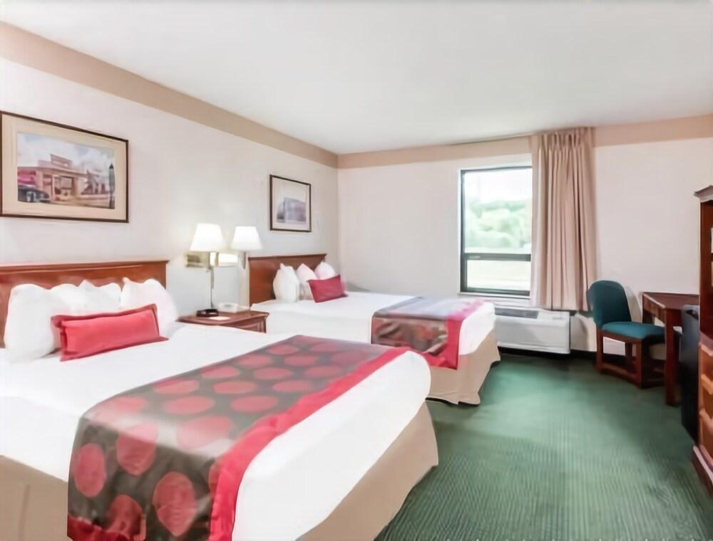 Ramada by Wyndham Strasburg Dover Bagian luar foto