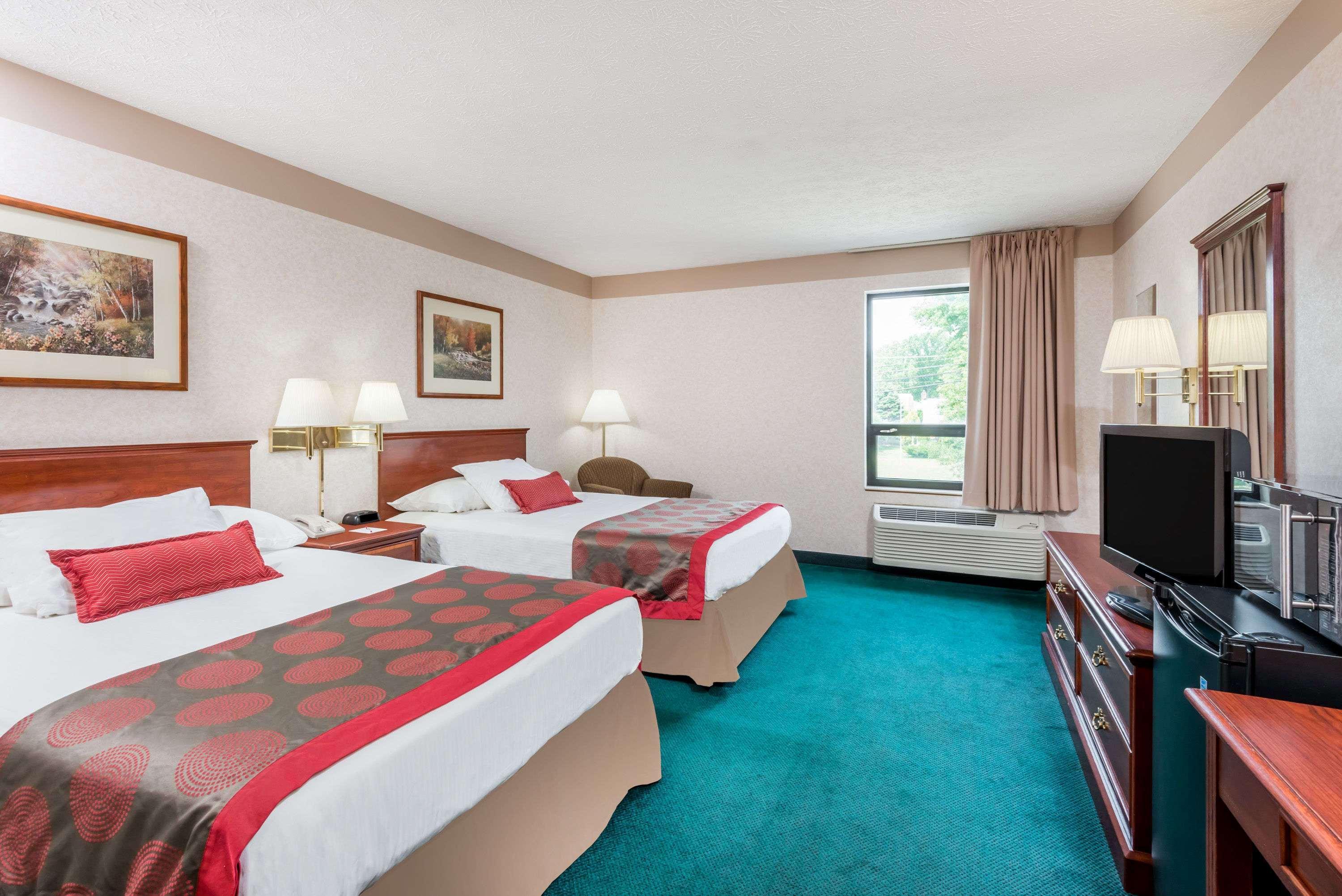 Ramada by Wyndham Strasburg Dover Bagian luar foto